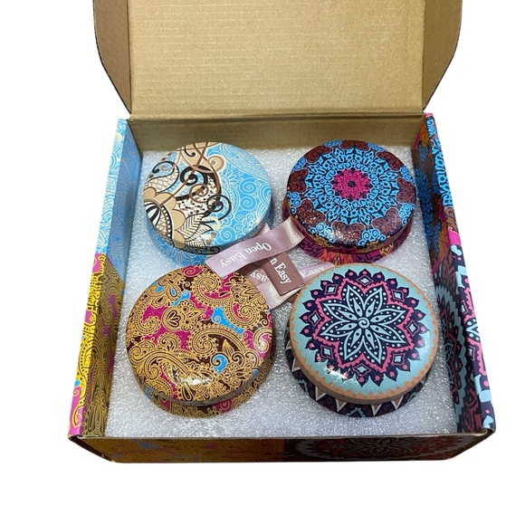 Candles in a vibrant-colored tin Gift set Birthday Holiday Decore House Warming - Picture 2 of 6